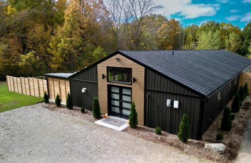 Kingsville Ski Chalet | Kings Woods Lodge - Nature Resort & Venue in Wine Country