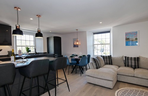 Kingsbridge Apartment | Kingsbridge Penthouse is a beautifully refurbished apartment.