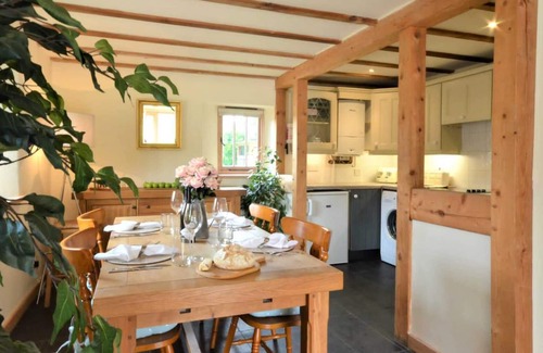 East Grinstead Cottage | Kingscote vineyard Coach House