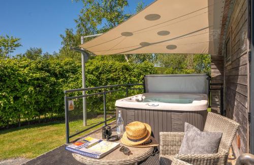 Cowan Bridge Apartment | Kingsdale Luxury Pod with Hot Tub at Fell View Park Kirkby Lonsdale
