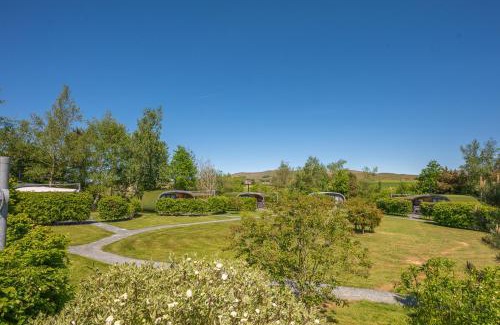 Cowan Bridge Apartment | Kingsdale Luxury Pod with Hot Tub at Fell View Park Kirkby Lonsdale
