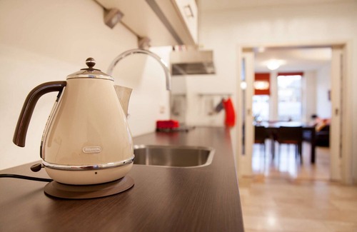 Oranjebuurt Apartment | Kingsize ground floor apartment nearby Park and City, 2nd home away from home