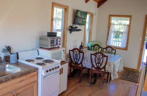 Fredericksburg Cabin | Kingsley's Kottage - Cabin 3 - just outside of Fredericksburg in Willow City
