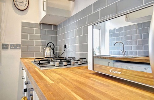 Glasgow Apartment | Kingspark Apartment - Modern three bedroom apartment