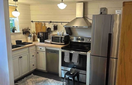 Kingston House | Kingston 3 Bedroom 1 Bath Near the Rondout