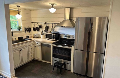 Kingston House | Kingston 3 Bedroom 1 Bath Near the Rondout