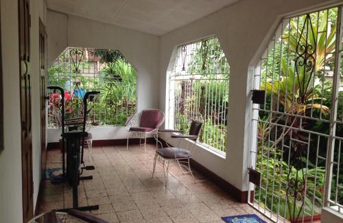 Rollington Town Bed & Breakfast | Kingston Airport bed and breakfast