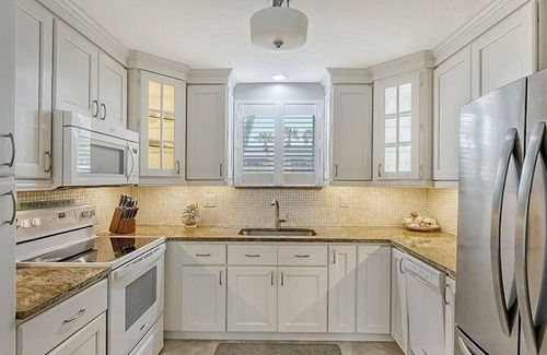 Saint Armands Key Condo | Kingston Arms - Sarasota