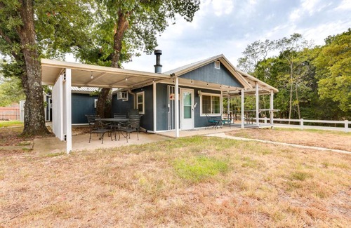 Kingston House | Kingston Cabin Rental Walk to Lake Texoma Beaches