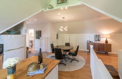 Lincoln Park Apartment | Kingston Carriage House Loft Apartment
