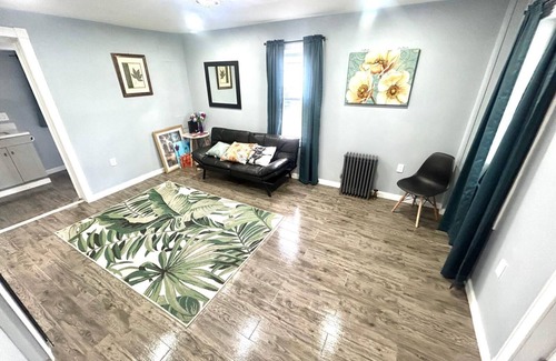 Kingston Apartment | Kingston Downtown I Firepit 4 TVs & ADA 1st floor w Shower, Laundry, & FirePlace