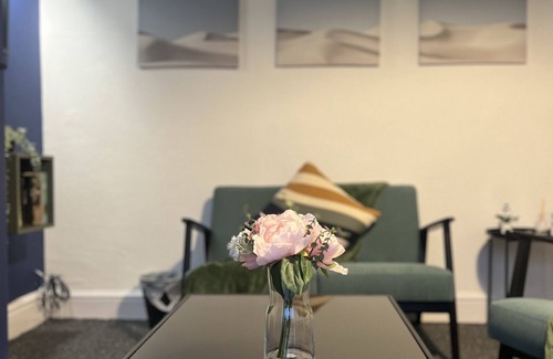 Bolton House | *Kingston house/*contractors/* long stays/*discount/*free parking