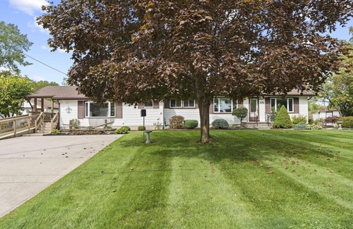 Kingsville Cottage | Kingsville - Chateau Blanc On The Creek. Where the water meets the wine.