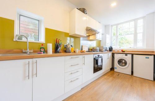 Newport Apartment | Kingsway Square by Tŷ SA