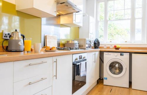 Newport Apartment | Kingsway Square by Tŷ SA