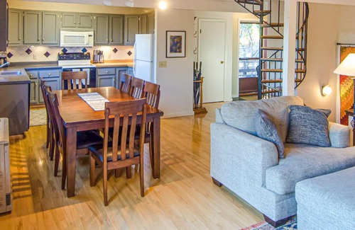 West Hartford Apartment | Kingswood Vista 10F