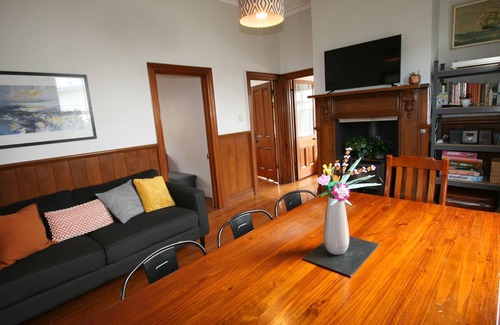 New Plymouth House | Kingwell Cottage - New Plymouth Holiday Home