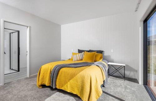 Kinloch House | Kinloch Bach with heaps of room!
