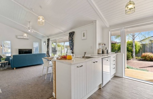 Kinloch House | Kinloch Hideaway - Lake, hike & bike