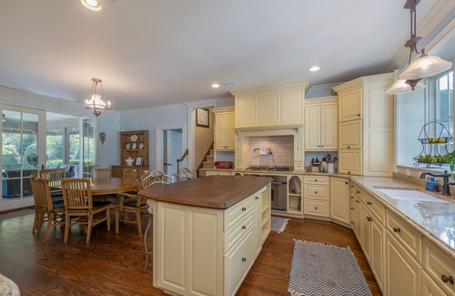 Hendersonville House | Kinloch Place | 7 Bedroom Estate in Hendersonville