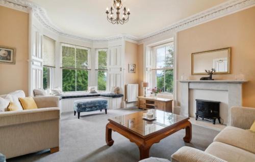 Pitlochry Villa | Kinnaird Country House with Hot Tub