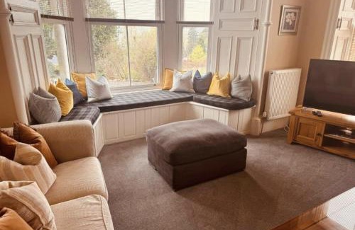 Pitlochry Villa | Kinnaird Country House with Hot Tub