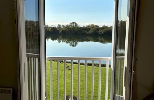 South Cerney Ski Chalet | Kinsale Lodge · Cotswolds Lakeside - Spring Lake
