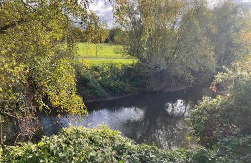 Gelnhausen Apartment | Kinzigloft mit Blick auf den Fluss