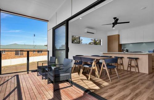 Tura Beach House | Kira Lani - Pet friendly Tura