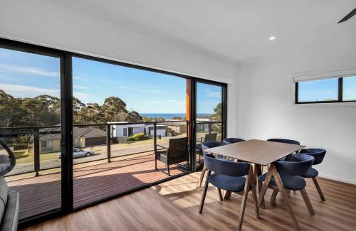 Tura Beach House | Kira Lani - Pet friendly Tura