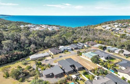 Tura Beach House | Kira Lani - Pet friendly Tura