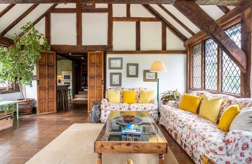 Billingshurst Villa | Kirdford Farmhouse - Five Bedroom Villa, Sleeps 10