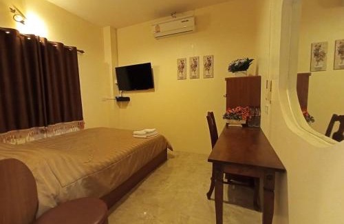 Phetchaburi Bed & Breakfast | Kireeya Villa