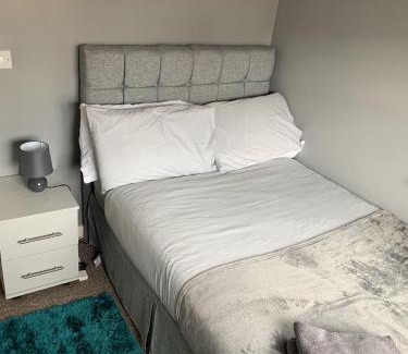 Skegby House | Kirkby House, 3 bedroom, sleeps up to 7 with sofa bed, holiday, corporate, contractor stays