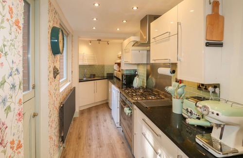 Matlock Bath Cottage | KIRKHAM HOUSE, pet friendly, with hot tub in Matlock Bath