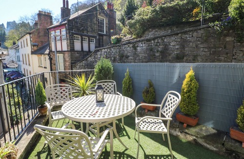 Matlock Bath Cottage | KIRKHAM HOUSE, pet friendly, with hot tub in Matlock Bath