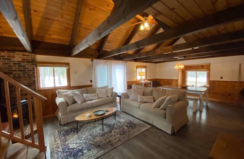 Freedom Cabin | Kirkland Cottage: 2 minutes to Ossipee Lake and 10-minute drive to King Pine