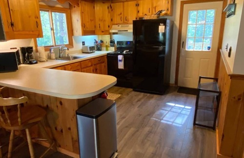 Freedom Cabin | Kirkland Cottage: 2 minutes to Ossipee Lake and 10-minute drive to King Pine