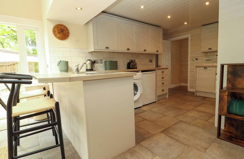 Winder Cottage | KIRKLAND HOWE COTTAGE, pet friendly, with hot tub in Arlecdon