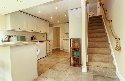 Winder Cottage | KIRKLAND HOWE COTTAGE, pet friendly, with hot tub in Arlecdon