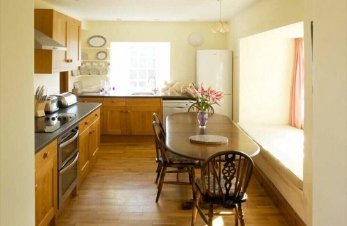 Hawick Cottage | KIRKNOWE, pet friendly, country holiday cottage in Jedburgh