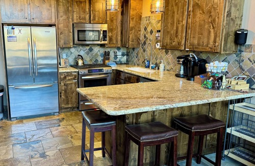 Kirkwood Cabin | Kirkwood Mountainside Cabin & Cottage, Deck with Views, Walk to Lifts!