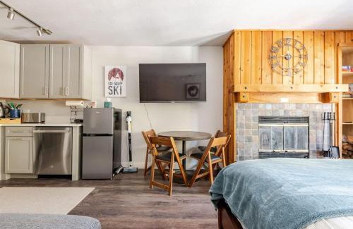 Kirkwood House | Kirkwood Studio Full Kitchen & Meadow Balcony