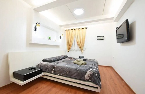 Kiryat Yam Apartment | Kiryat Yam Cozy Sea-Front 2BR Apartment
