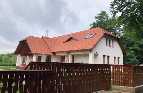 Kallosemjen House | Kiscsere Vendégház