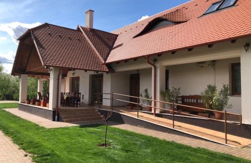 Kallosemjen House | Kiscsere Vendégház