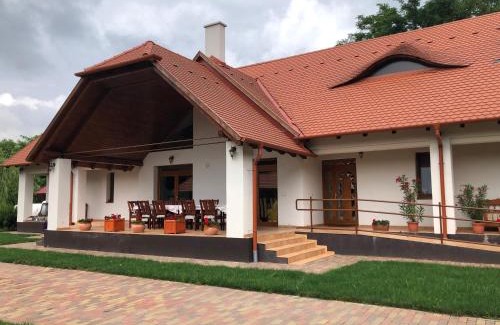 Kallosemjen House | Kiscsere Vendégház