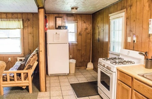 Triumph Cabin | Kishauwau's Starved Rock Area Cabins - Dog Friendly Mother-in-law Family Cabin