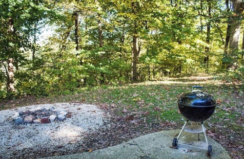 Triumph Cabin | Kishauwau's Starved Rock Area Cabins - Dog Friendly Mother-in-law Family Cabin