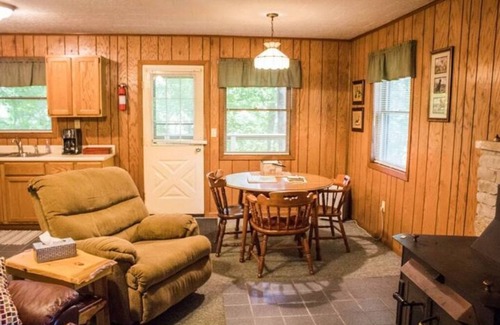 Triumph Apartment | Kishauwau's Starved Rock Area Cabins - Romantic Whirlpool Hunters Cabin